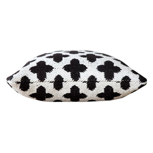 20" X 20" Green And White 100% Cotton Geometric Zippered Pillow